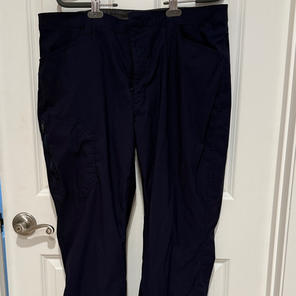 Eddie Bauer Men's Dark Navy fleece lined Cargo Pants
